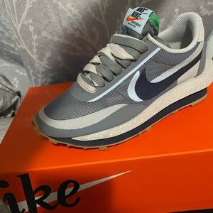 Nike LDWaffles Cool grey & Gris Frias Size 5